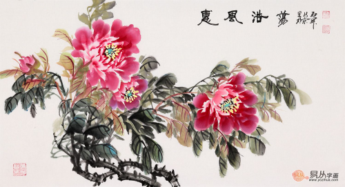 客厅沙发背景墙挂画新风尚：传统花鸟画，提升家居品位